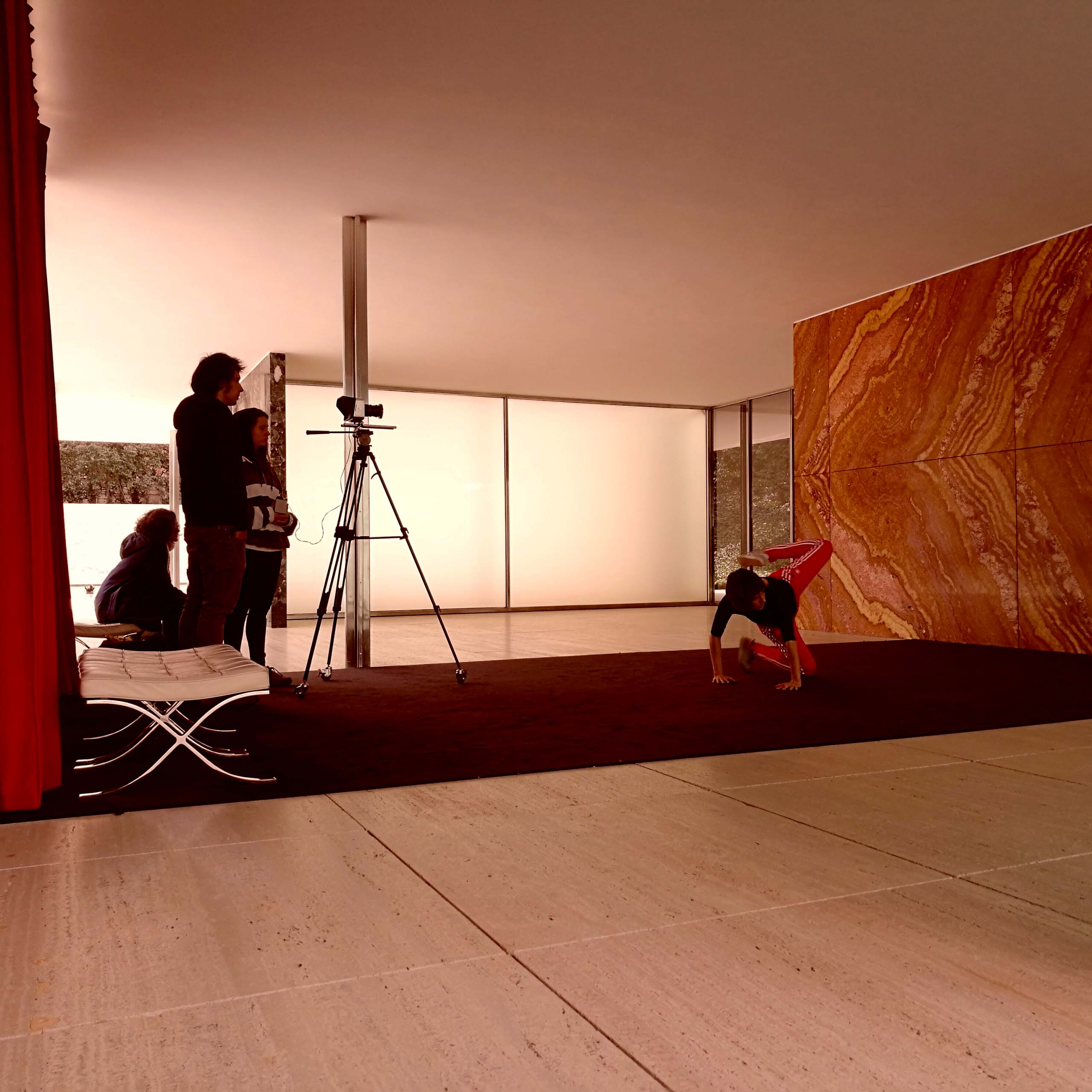 film “dona a contrallum”, co-directed with albert badia, music: fèlix pastor, dancer: sonia fernández lage, sculpture: nicolas joos, production: 15.l-films. a project by the fundació mies van der rohe, barcelona, 2019